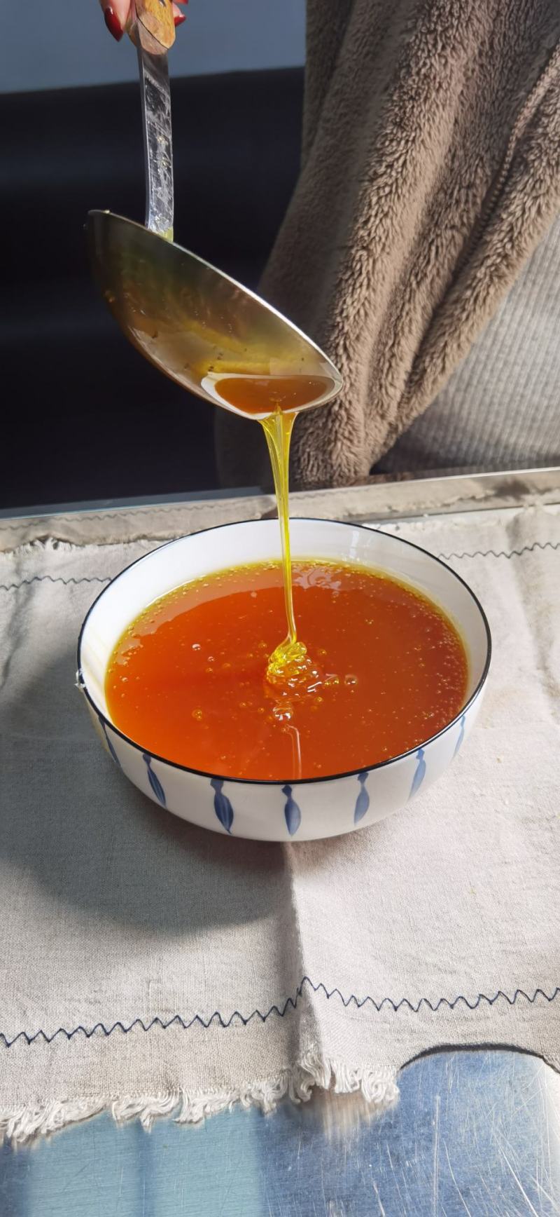 野生土蜂蜜，一年只取一次，或者两年取一次