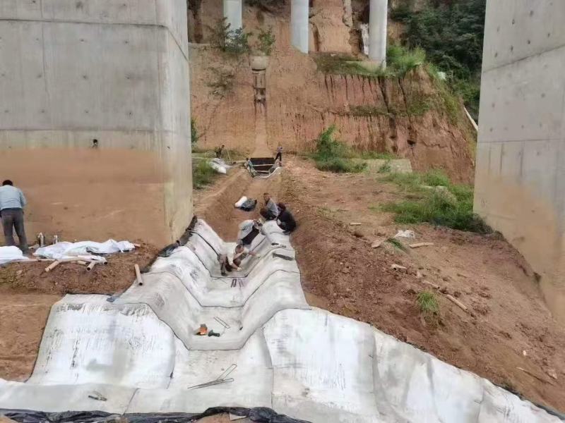 铁路公路鱼塘水渠河道护坡水泥毯，
