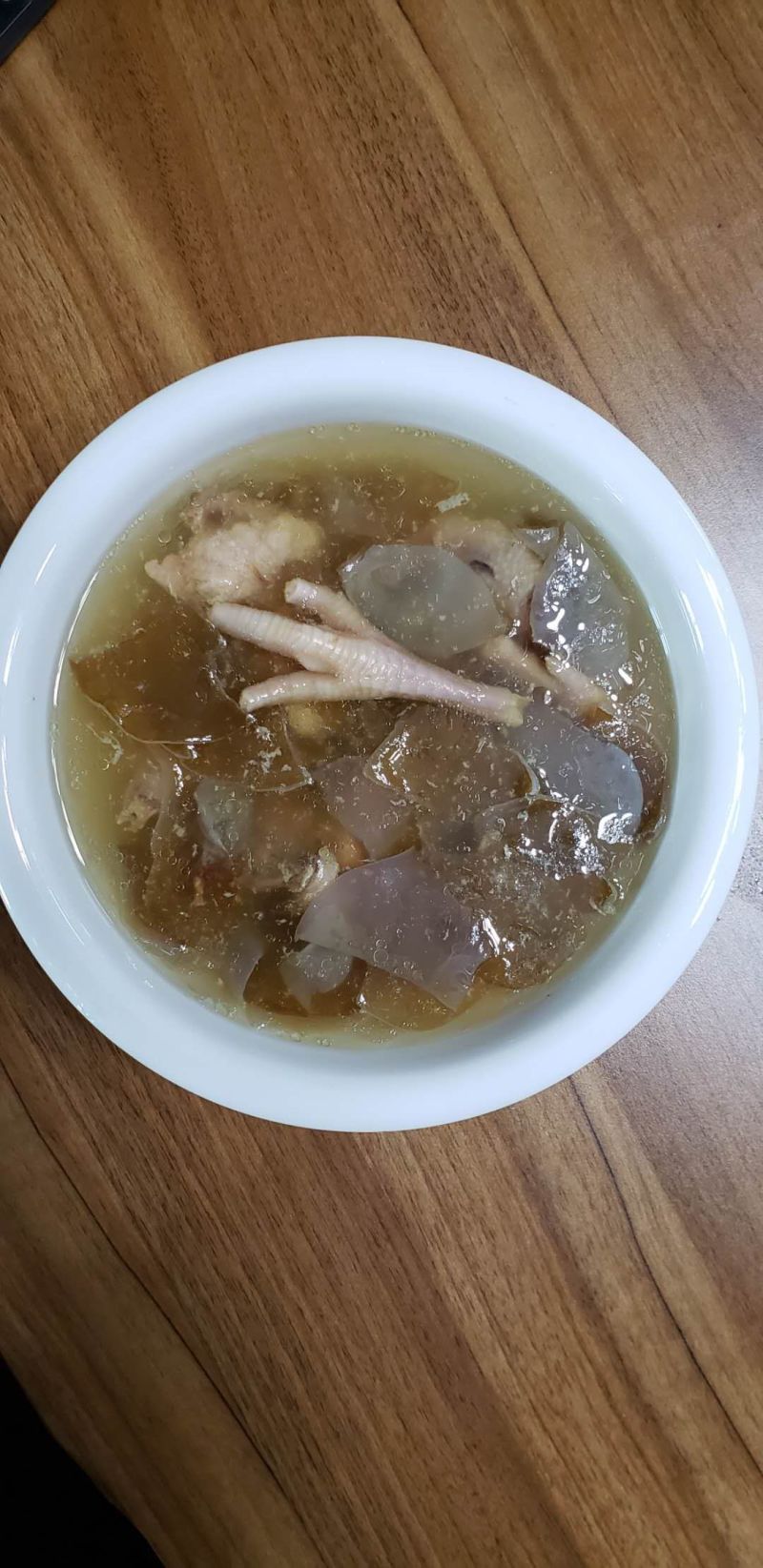 竹耳:胶原蛋白含量高，尤其适应煲汤凉拌，各食材的添加配料