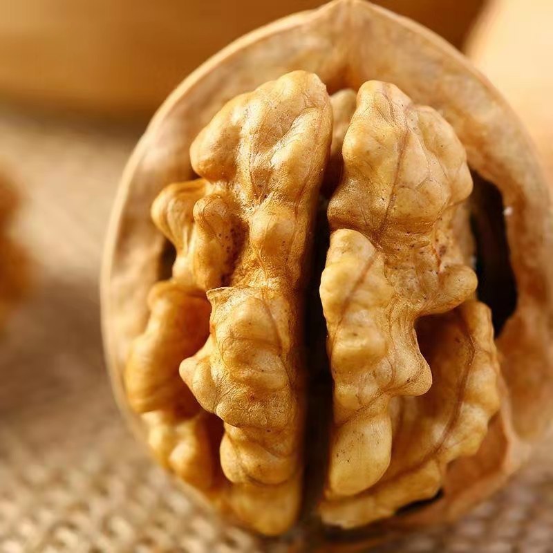 新疆33核桃纸皮核桃皮薄仁饱满一手货源货好价格优惠