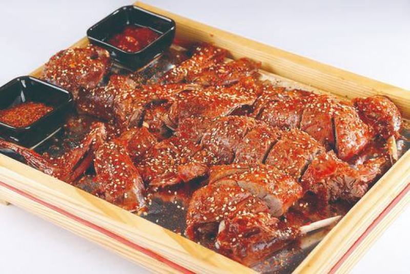 低价批发手撕烤兔五香香辣，开袋即食，厂家货源，证件齐全！