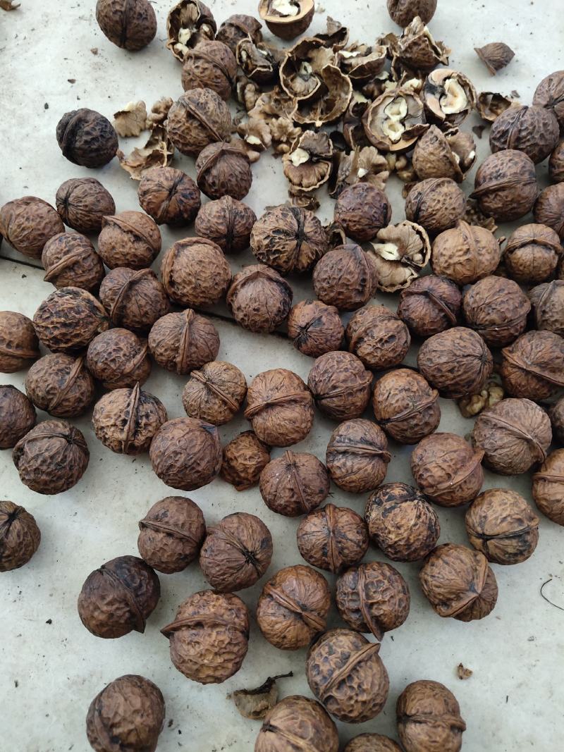 漾濞县大泡核桃甜菠萝果4..8一斤