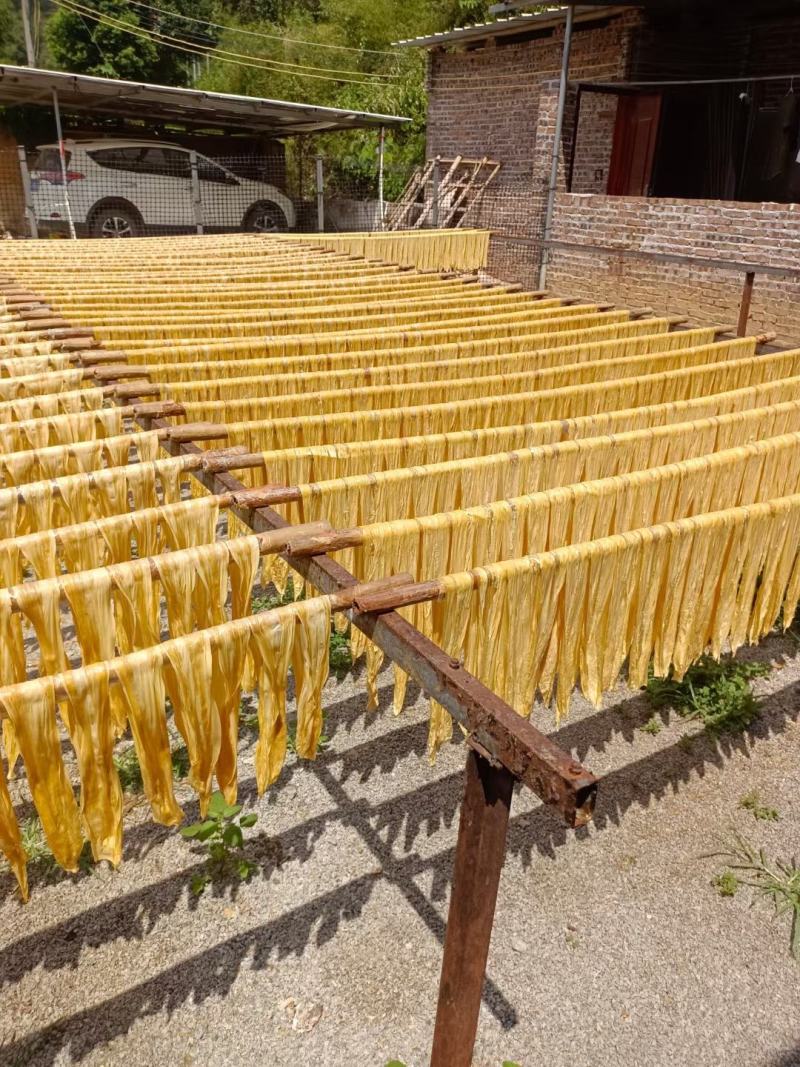 贝墩农家黄豆腐竹精选优质黄豆，柴火手工制作，量大价格优惠