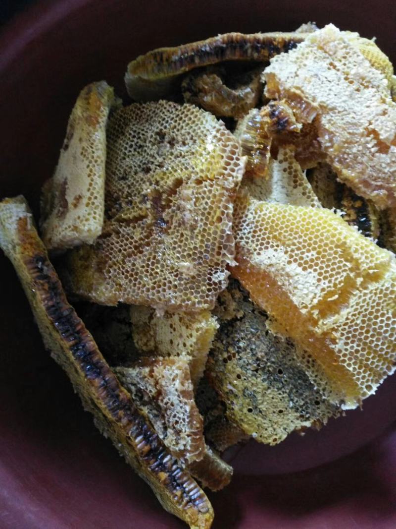 山里的土蜂蜜一年只割一次，产地直发，上百种花酿制而成