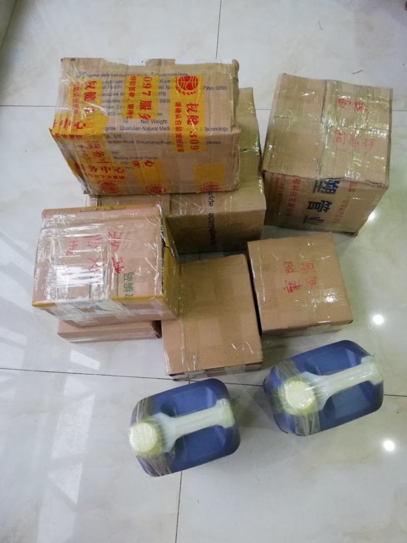 山里的土蜂蜜一年只割一次，产地直发，上百种花酿制而成