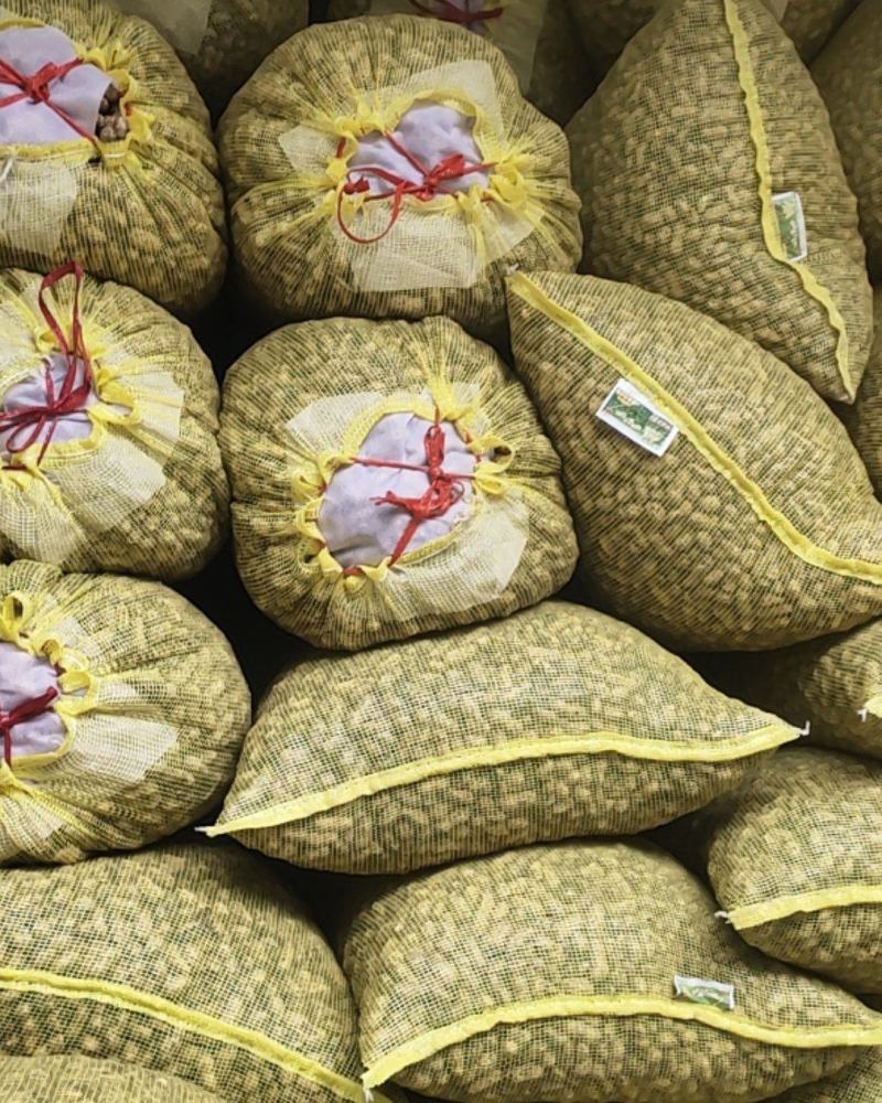 小白沙鲜花生大白沙小鲁花湿花生大量批发市场电商档口加工厂