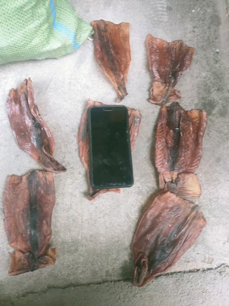 北海三号鱿鱼干，生吃烧烤都可以，价格美丽。