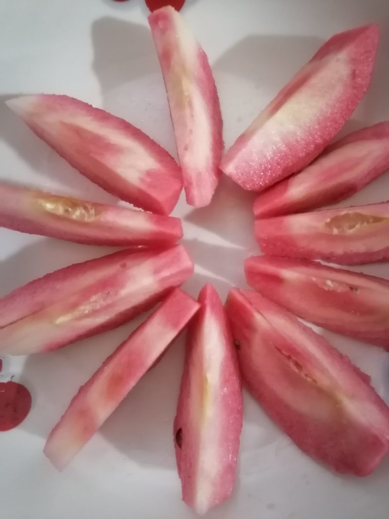红色之爱119-06产自辽宁丹东，红色之爱苹果里外全红。