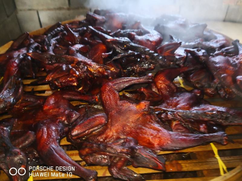 绿色农家特色手撕风干鸡，劲道有嚼劲，口味独特欢迎咨询选购