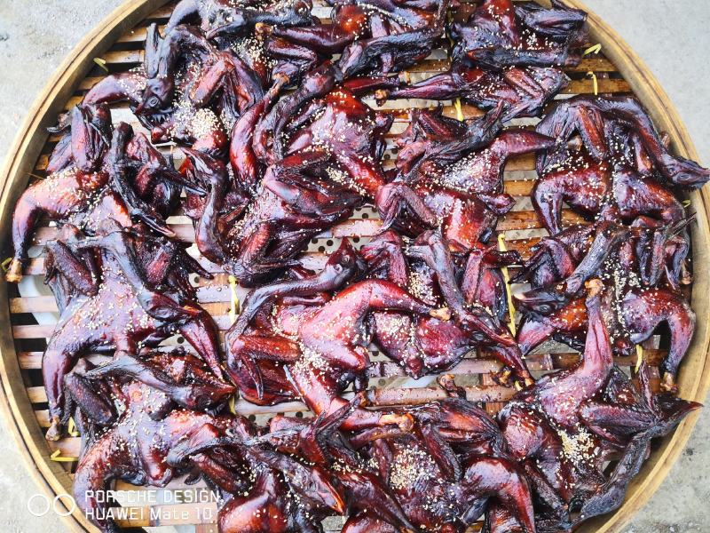 绿色农家特色手撕风干鸡，劲道有嚼劲，口味独特欢迎咨询选购