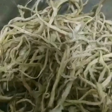 五把刀白萝卜皮子是自然晾晒的落地条，无杂质，需要的联系。