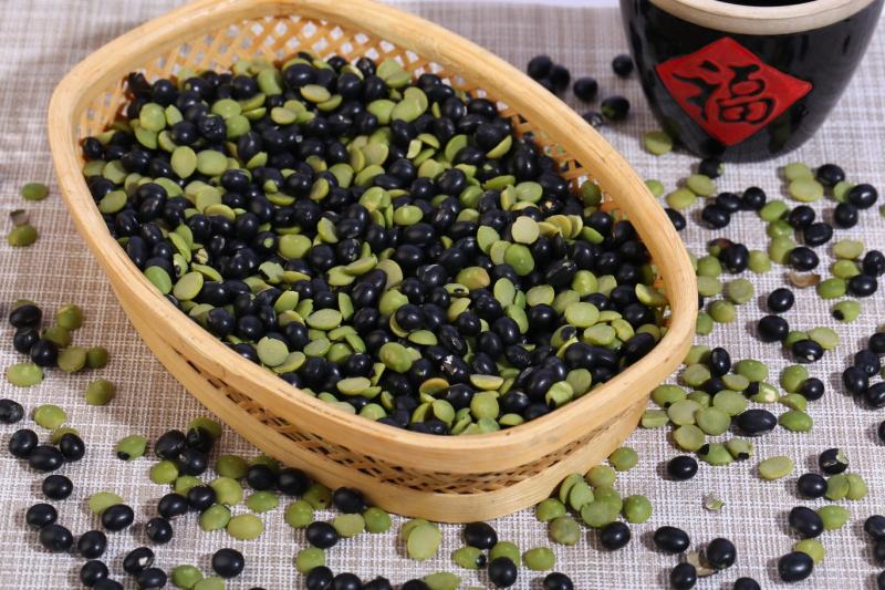 黑豆瓣青仁黑豆瓣绿芯黑豆瓣现货批发袋装50斤