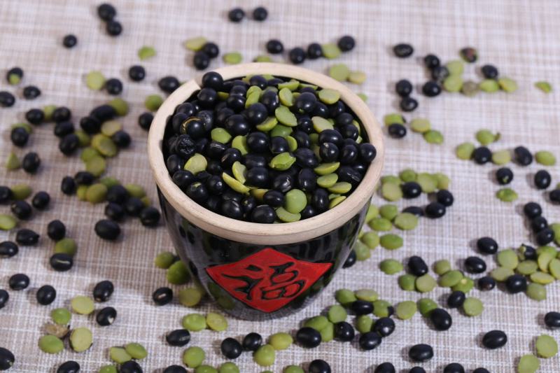 黑豆瓣青仁黑豆瓣绿芯黑豆瓣现货批发袋装50斤