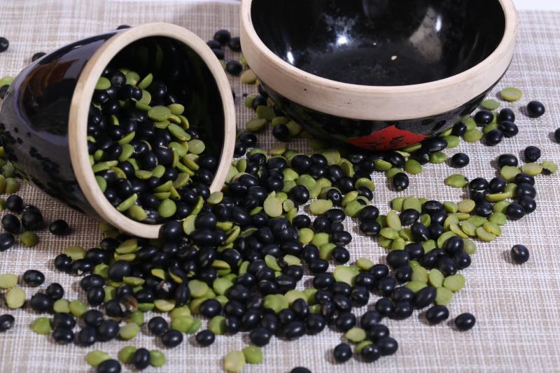 黑豆瓣青仁黑豆瓣绿芯黑豆瓣现货批发袋装50斤