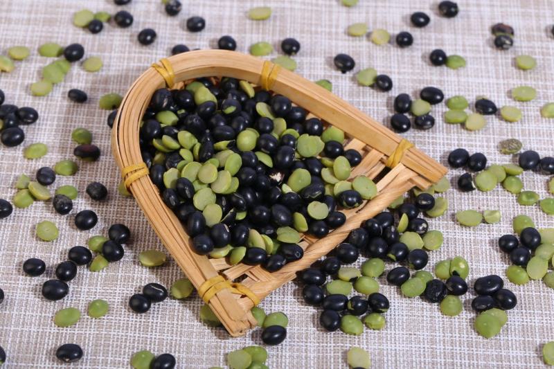 黑豆瓣青仁黑豆瓣绿芯黑豆瓣现货批发袋装50斤