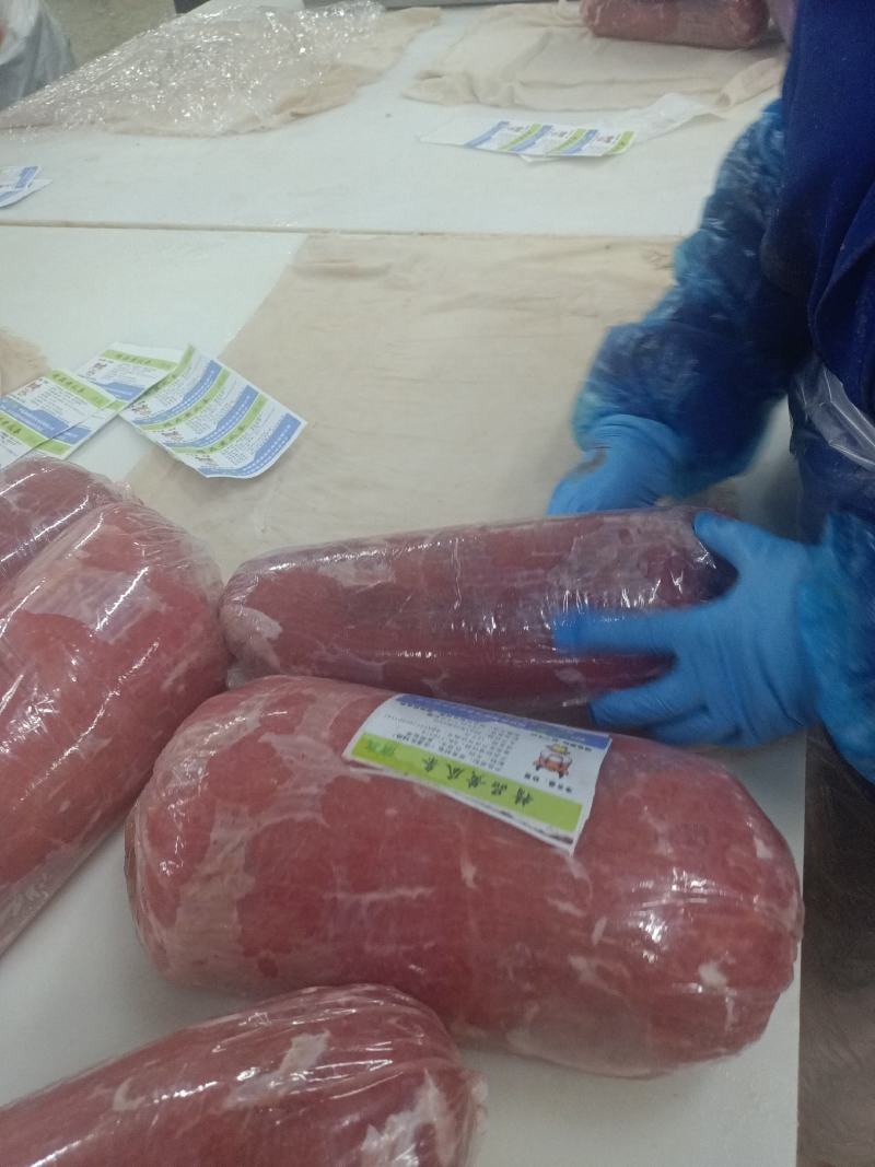 调理黄瓜条正在加工中