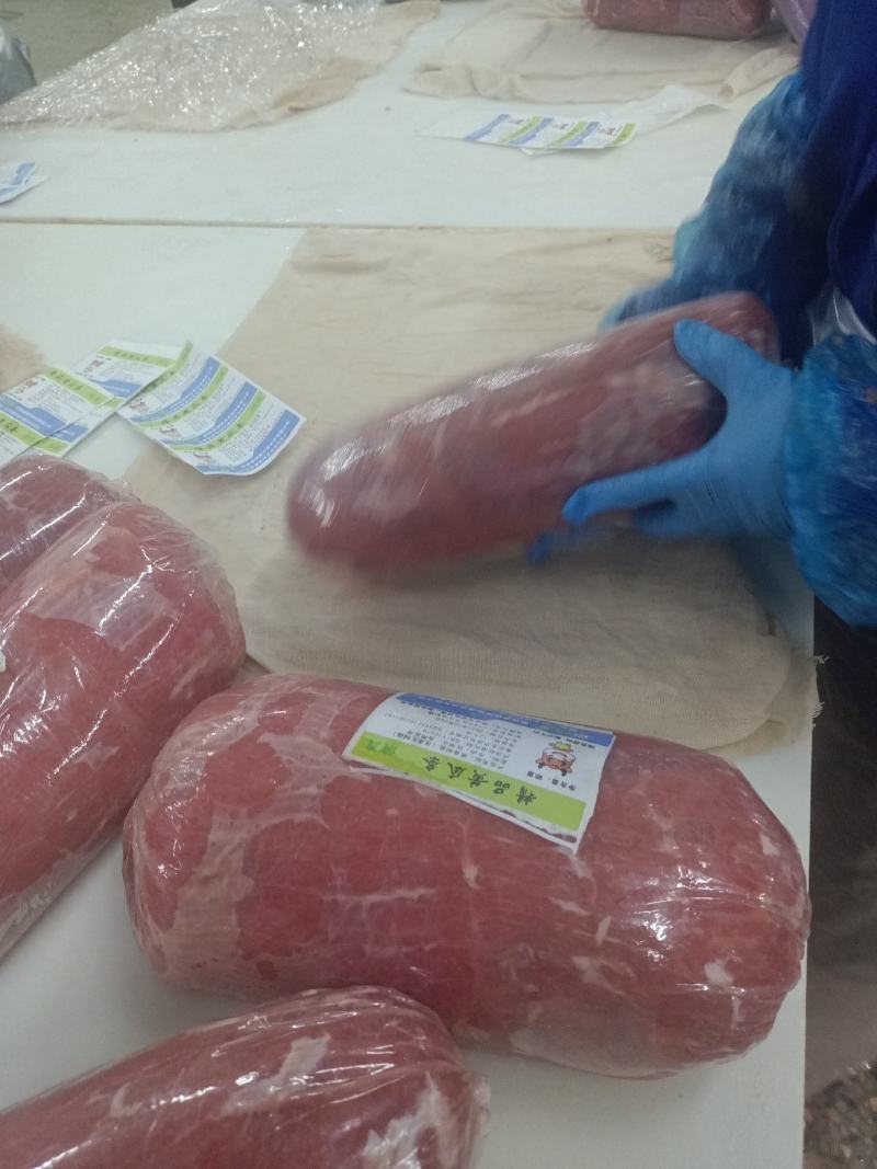 调理黄瓜条正在加工中