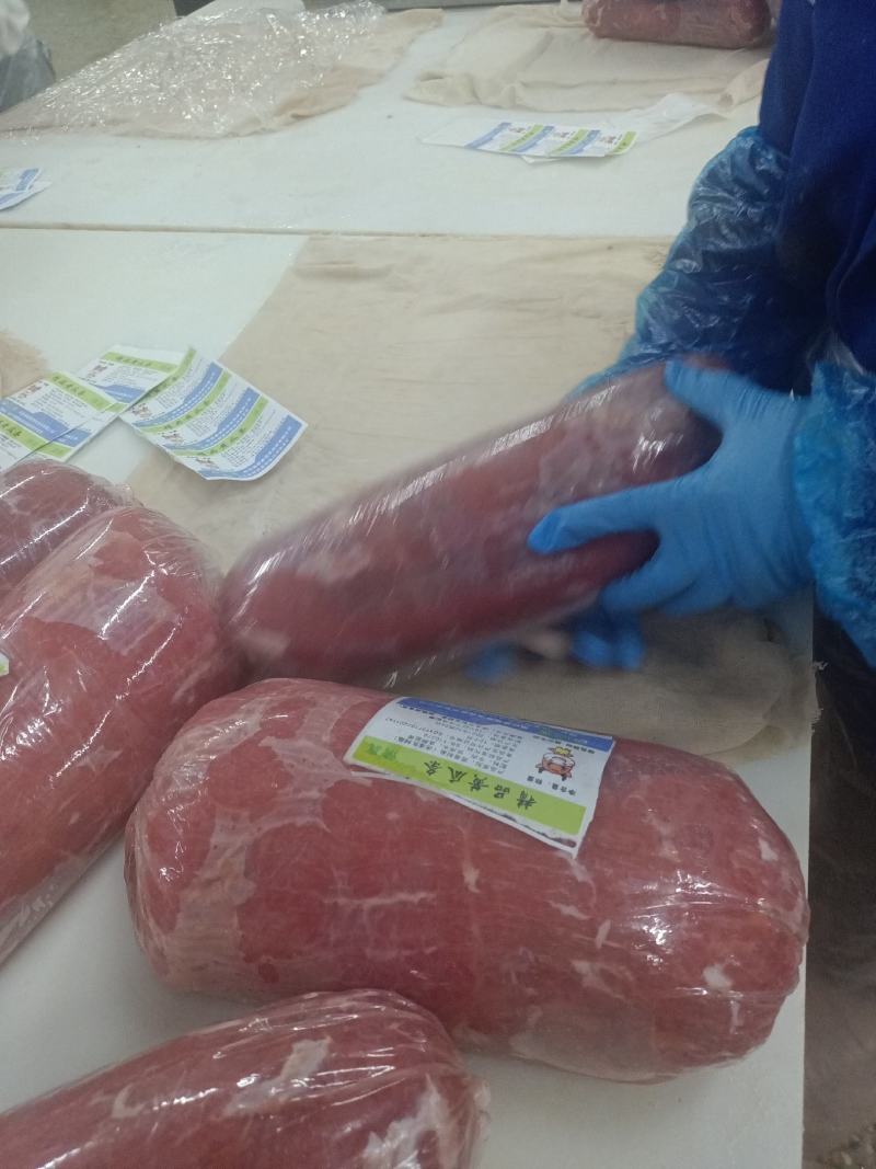 调理黄瓜条正在加工中