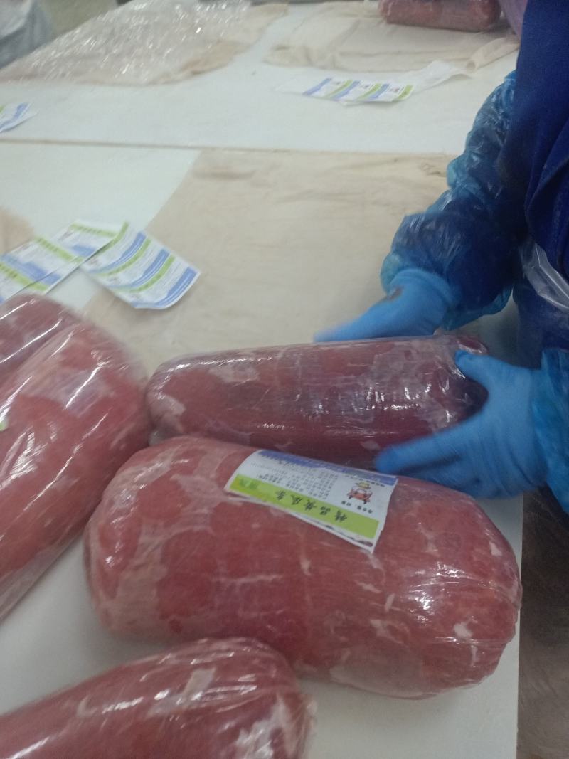调理黄瓜条正在加工中