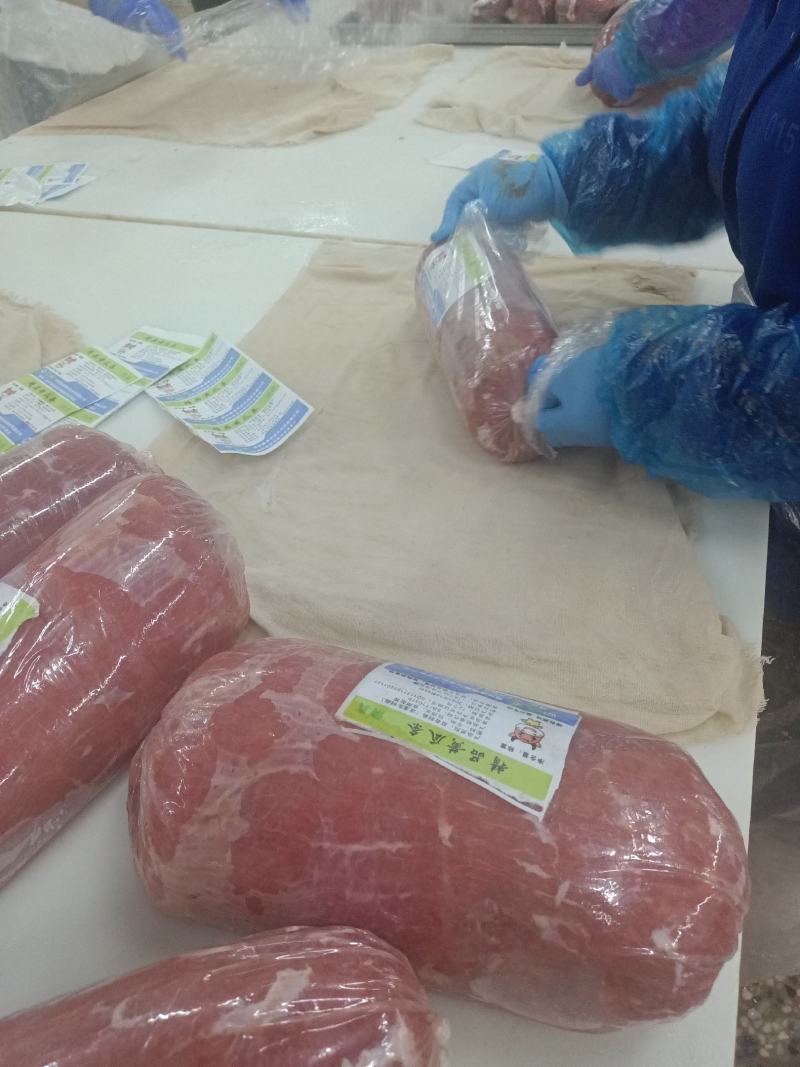 调理黄瓜条正在加工中