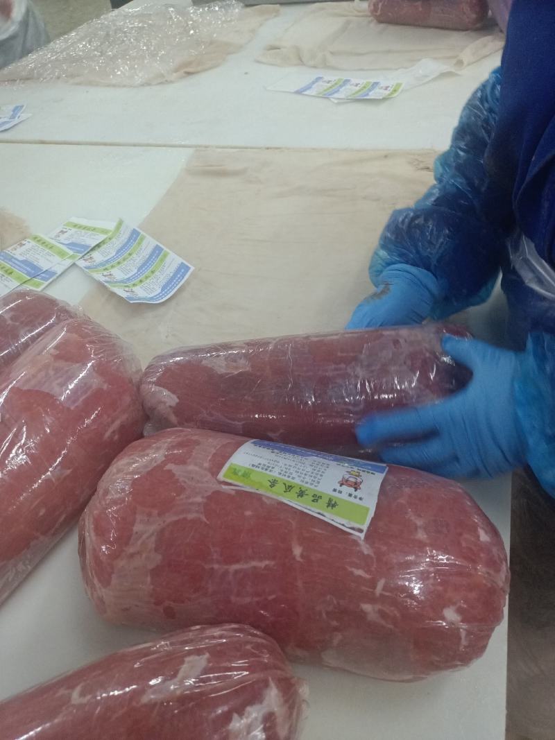 调理黄瓜条正在加工中