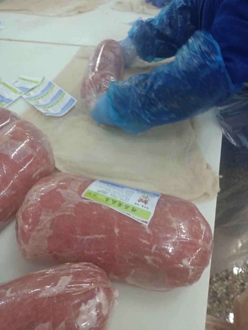 调理黄瓜条正在加工中
