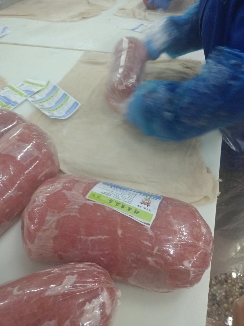 调理黄瓜条正在加工中