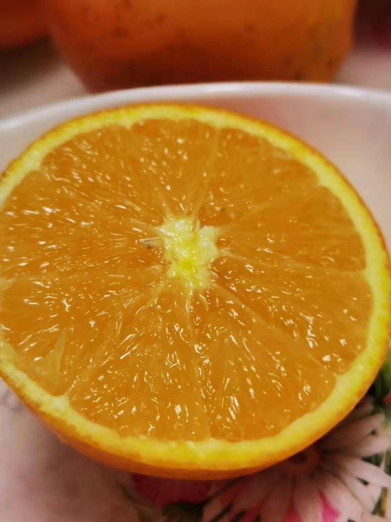 新鲜赣南脐橙现摘现发精品果，赣州寻乌橙子批发手剥水果