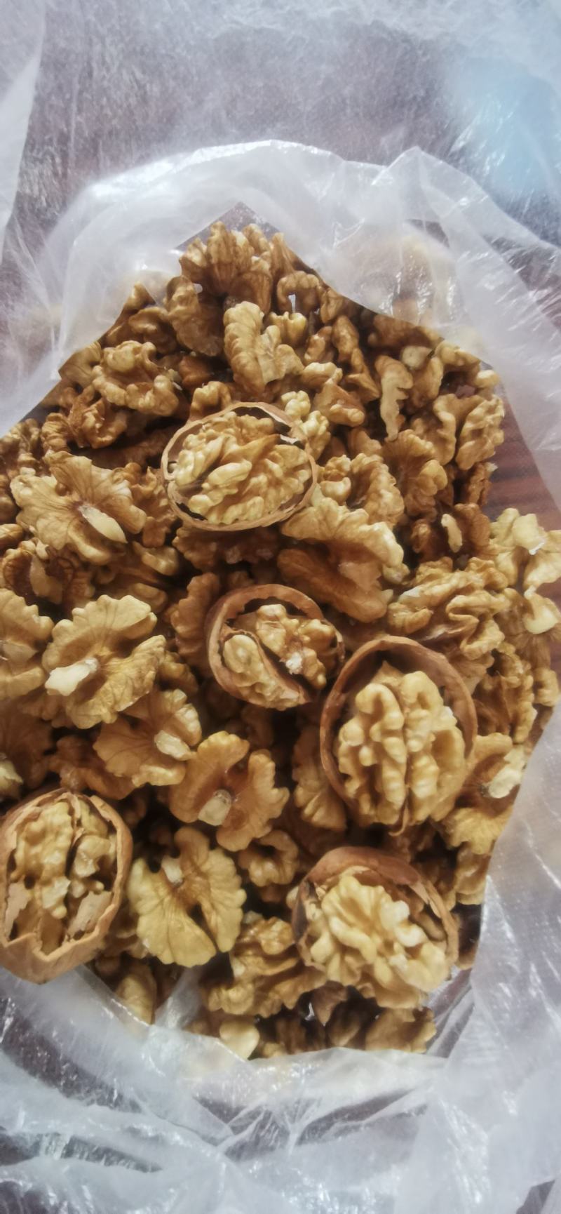 出购薄皮干核桃，个大仁饱