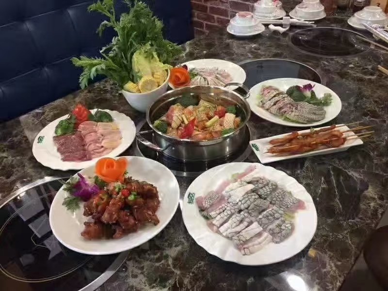 新鲜鳄鱼肉，证件齐全，放心购买，量大优惠