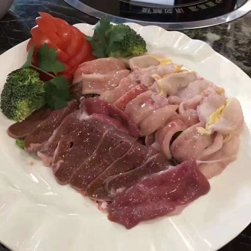 新鲜鳄鱼肉，证件齐全，放心购买，量大优惠