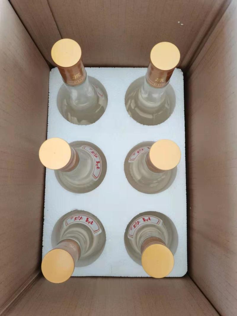 白酒内招酒34度配三个手提袋六瓶装