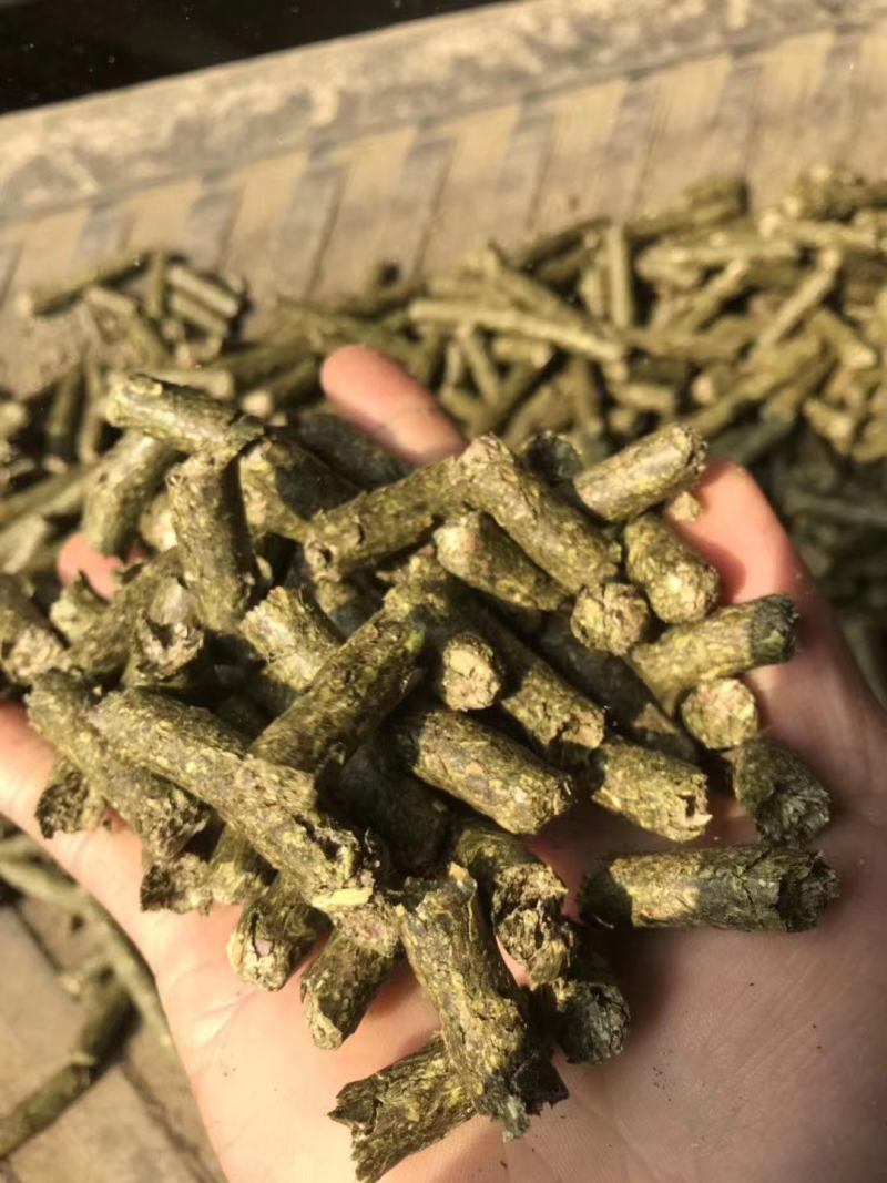 常年出售花生秧牛草，羊草，马草，驴草等，