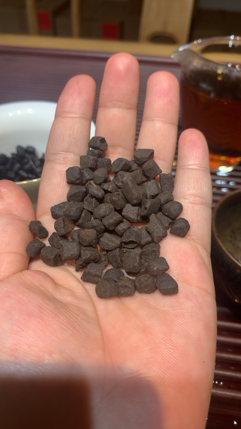2020年茶化石碎银子熟茶