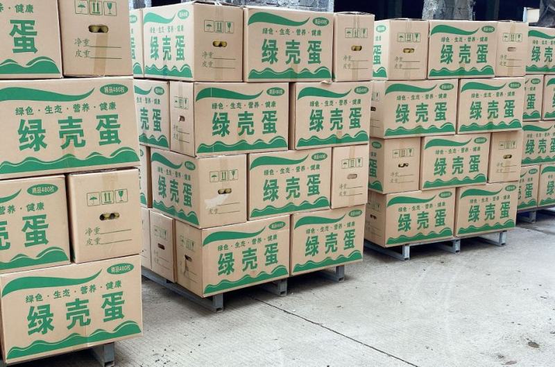 绿壳鸡蛋40个/箱鸡场直销现摘现发包邮。