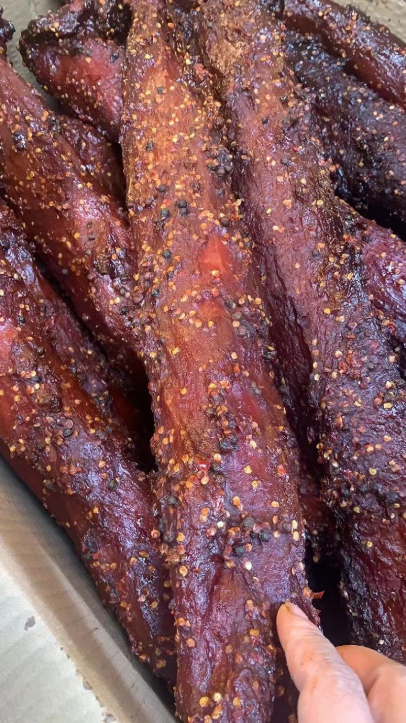 风干大块肉里脊麻辣条五香条价格美丽