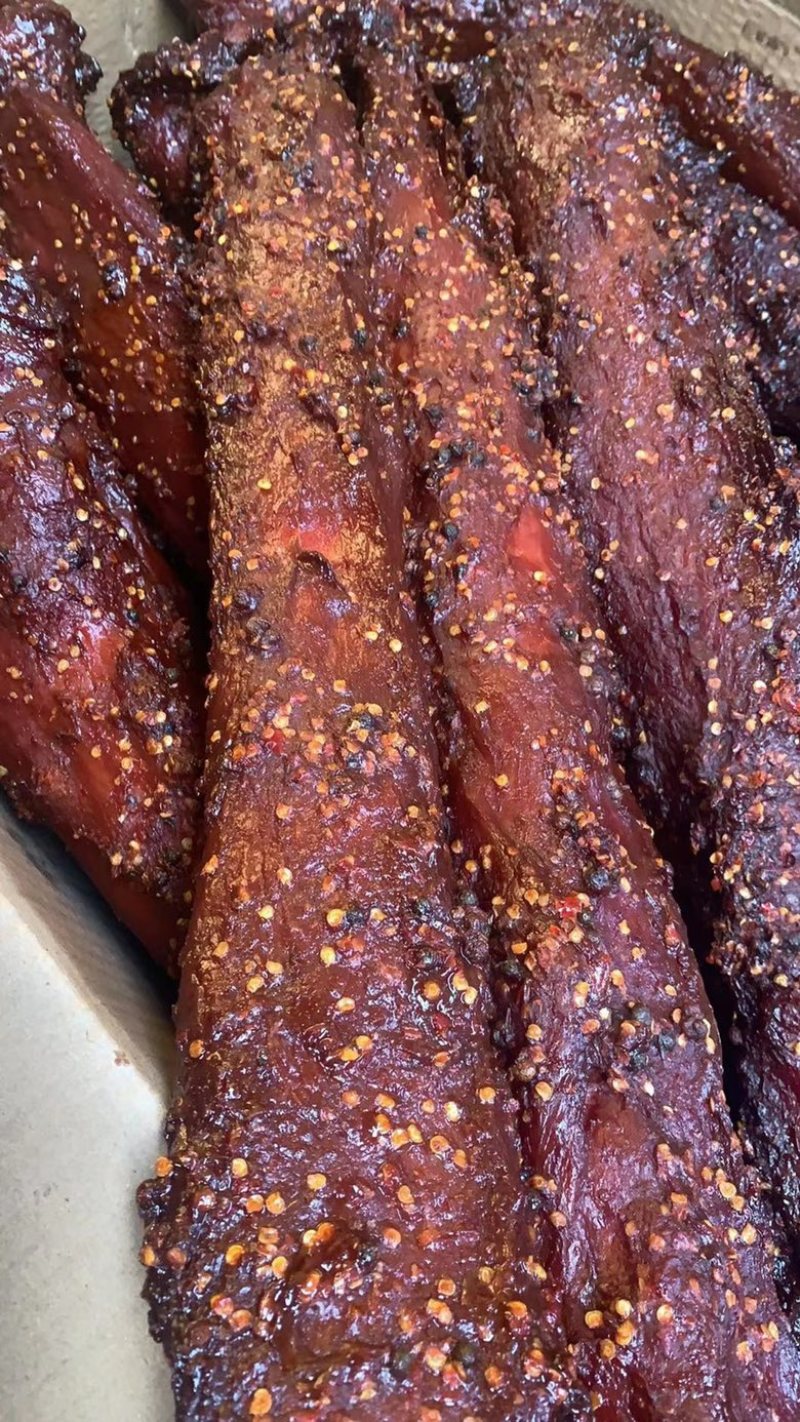 风干大块肉里脊麻辣条五香条价格美丽