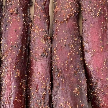 风干大块肉里脊麻辣条五香条价格美丽