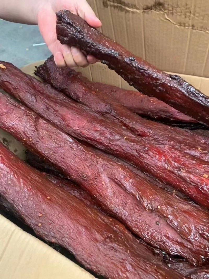 风干大块肉里脊麻辣条五香条价格美丽