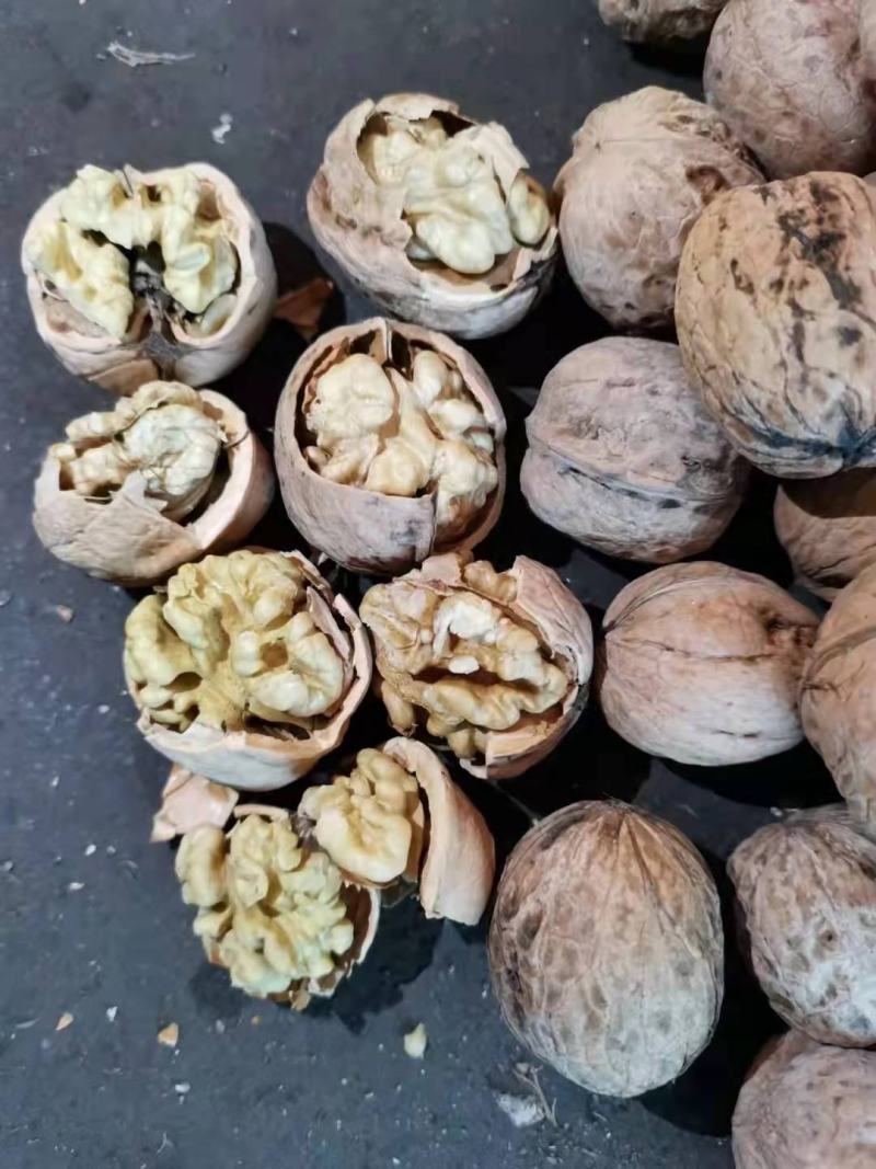 薄皮优种干核桃，：口感十足，个大仁白仁饱