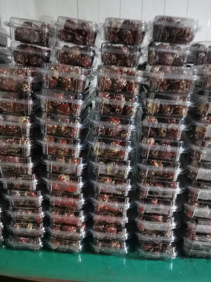 网红产品枣夹核桃山楂条，出厂价销售，欢迎来电咨询