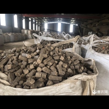 我厂大规模生产出售花生壳压块，产量高，质量好！