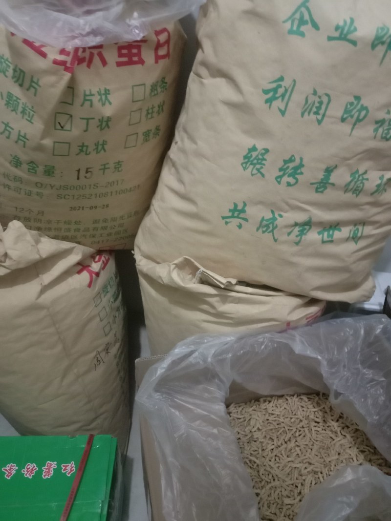 纯手工制作咖喱牛肉粒多种多样口味，常年供应，质量保证