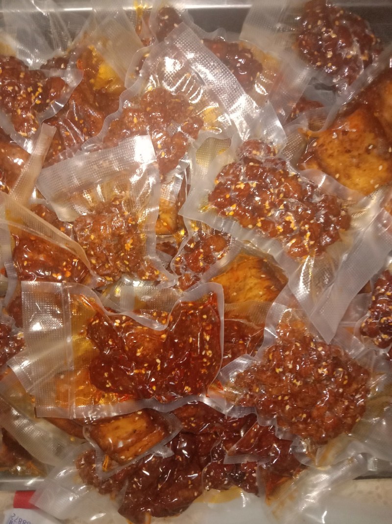 纯手工制作咖喱牛肉粒多种多样口味，常年供应，质量保证