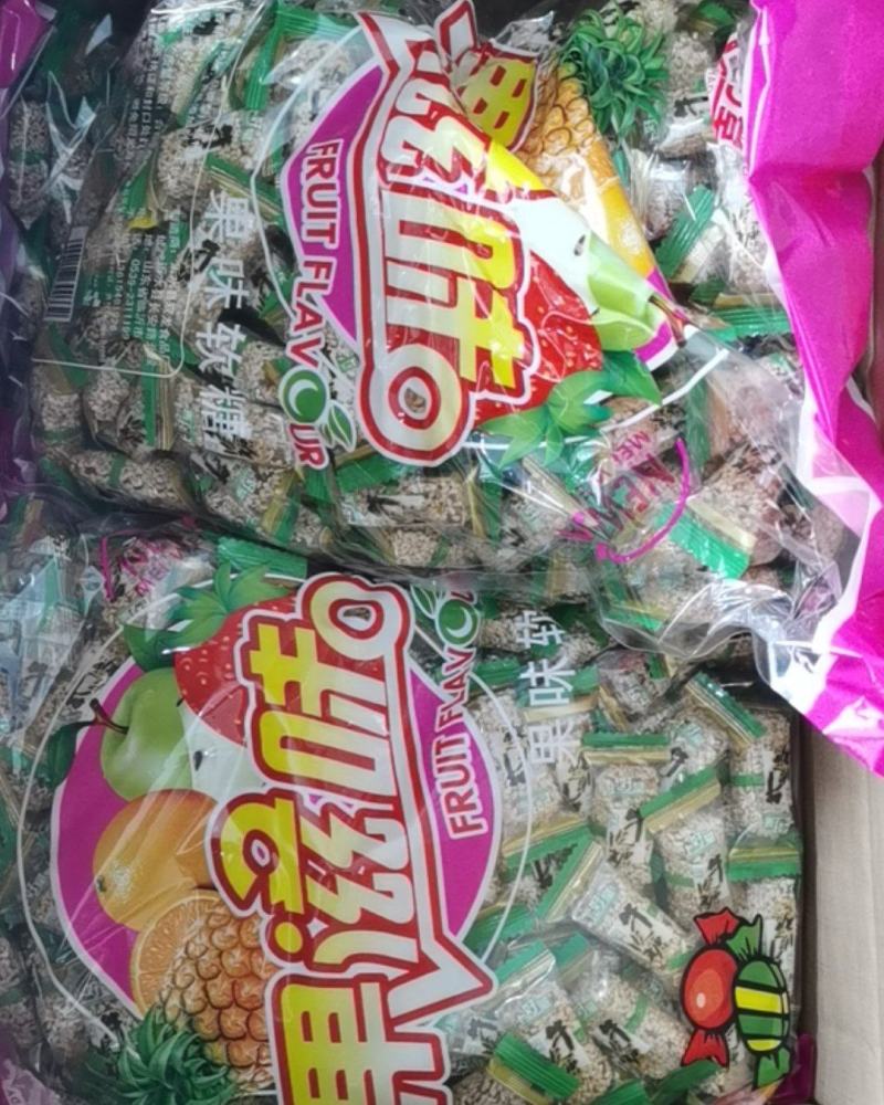 【推荐】厂家直发年货糖果芝麻牛皮糖一箱30斤糖果店货源