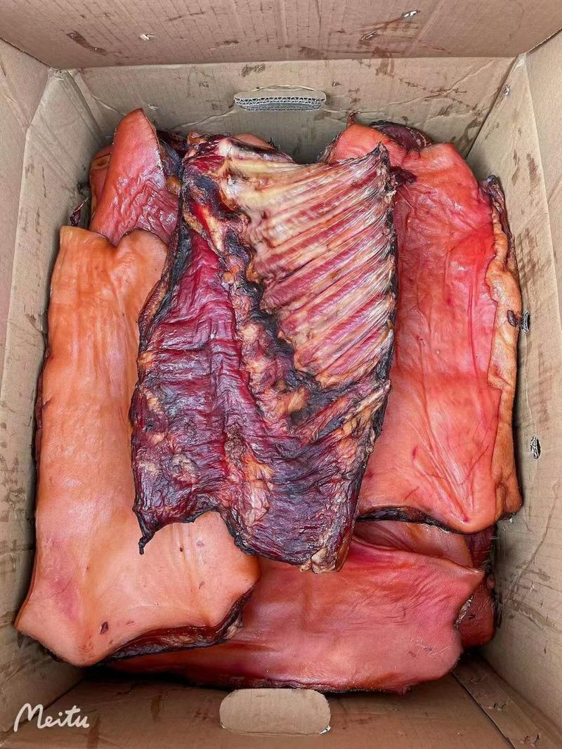 小香猪带骨腊肉正宗云南农家放养小香猪质量保证
