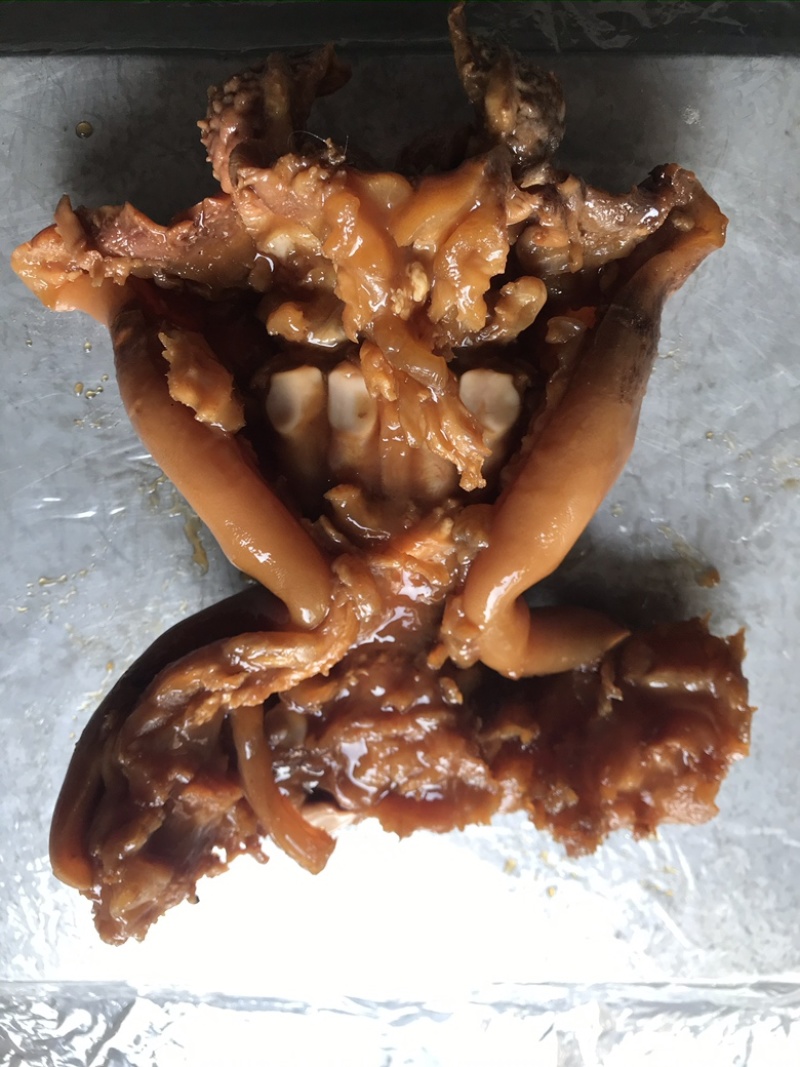 酱牛蹄。均选用优质国产牛蹄为原料