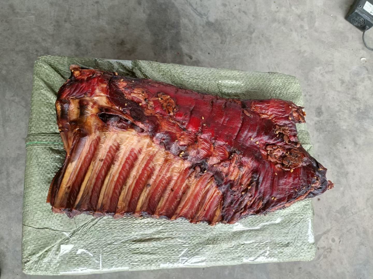 焯水去腥的排骨在锅中翻滚