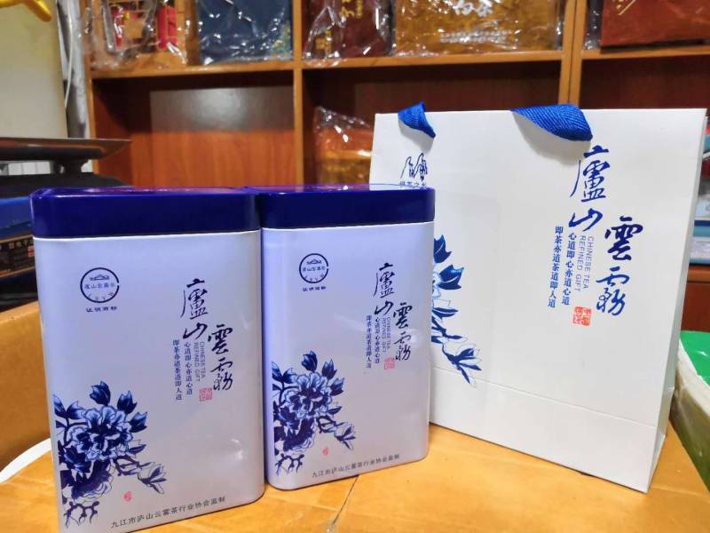 庐山云雾庐，条索紧密，勻均，色泽好，口感纯正