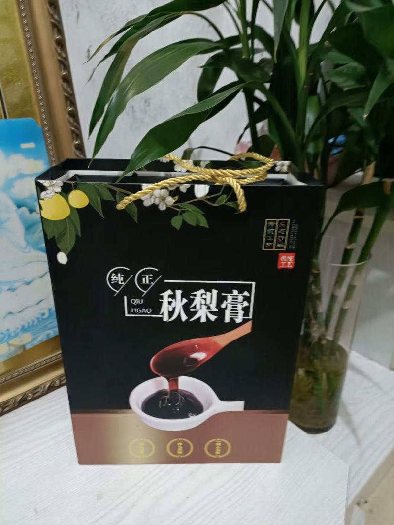 秋梨膏秋天不可缺少的梨膏。甜而不腻，味道香浓